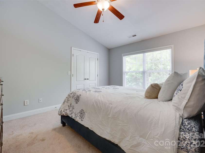 461 Hurston Circle, Charlotte, NC 28208.  MLS# CAR4256098, YatesRealty ID 15533. 