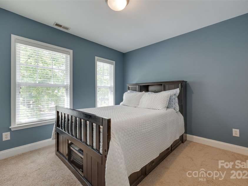 461 Hurston Circle, Charlotte, NC 28208.  MLS# CAR4256098, YatesRealty ID 15533. 