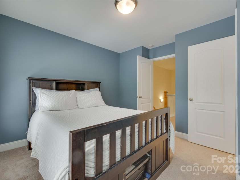 461 Hurston Circle, Charlotte, NC 28208.  MLS# CAR4256098, YatesRealty ID 15533. 