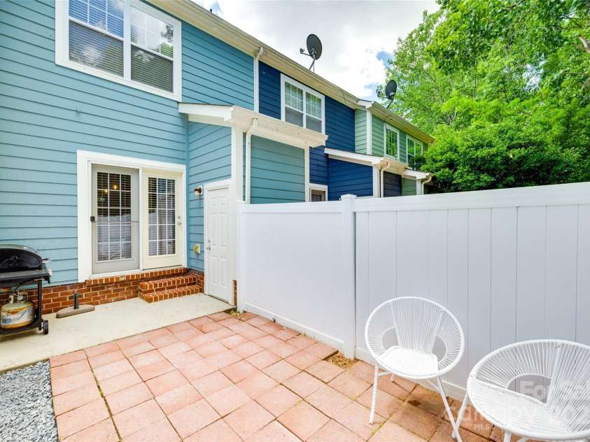 461 Hurston Circle, Charlotte, NC 28208.  MLS# CAR4256098, YatesRealty ID 15533. 