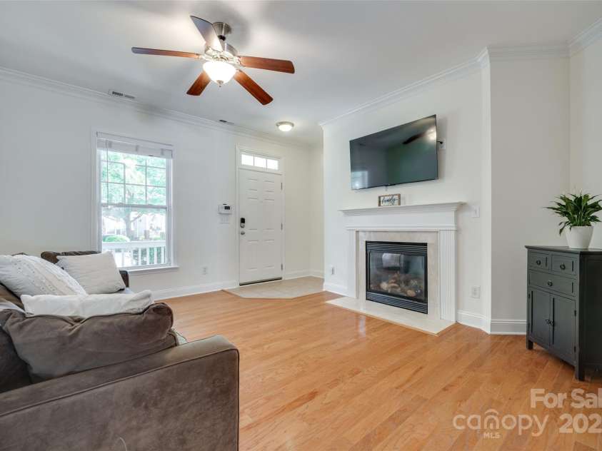 461 Hurston Circle, Charlotte, NC 28208.  MLS# CAR4256098, YatesRealty ID 15533. Living Room
