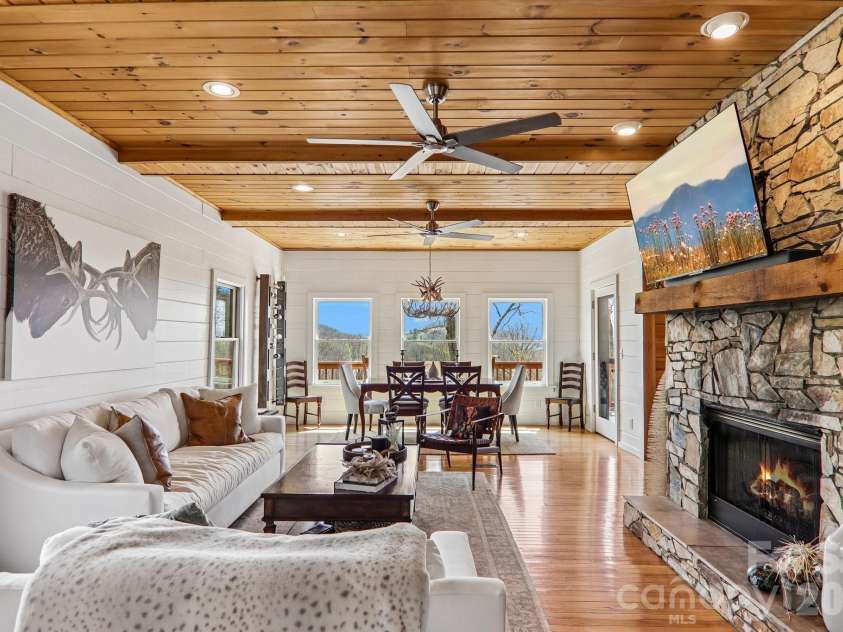 186 Cottage Lane, Mars Hill, NC 28754.  MLS# CAR4374567, YatesRealty ID 15534. 