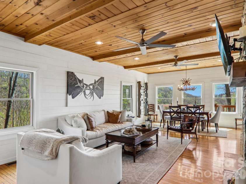 186 Cottage Lane, Mars Hill, NC 28754.  MLS# CAR4374567, YatesRealty ID 15534. 