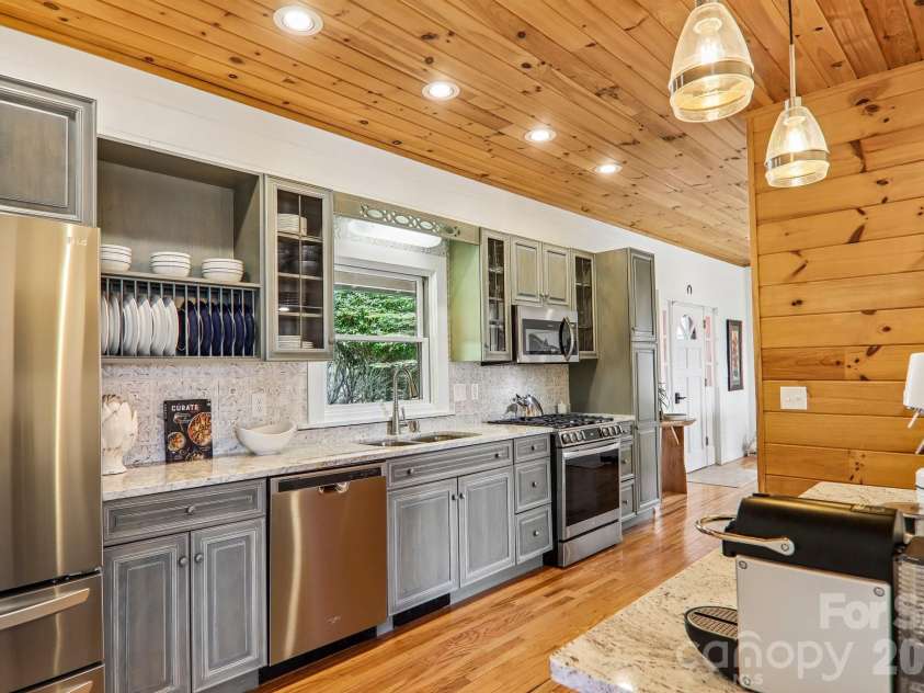 186 Cottage Lane, Mars Hill, NC 28754.  MLS# CAR4374567, YatesRealty ID 15534. 