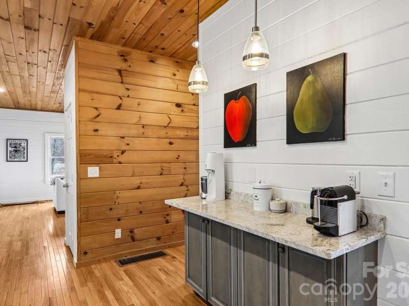 186 Cottage Lane, Mars Hill, NC 28754.  MLS# CAR4374567, YatesRealty ID 15534. 