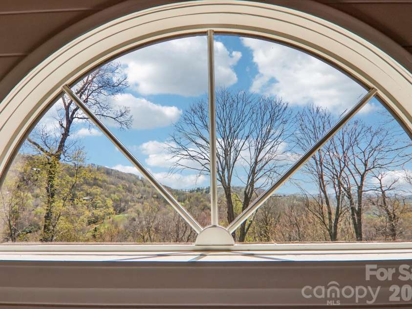 186 Cottage Lane, Mars Hill, NC 28754.  MLS# CAR4374567, YatesRealty ID 15534. 
