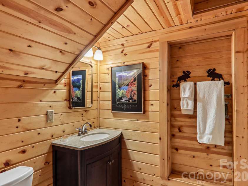 186 Cottage Lane, Mars Hill, NC 28754.  MLS# CAR4374567, YatesRealty ID 15534. 
