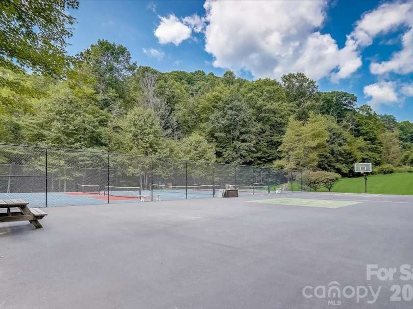 186 Cottage Lane, Mars Hill, NC 28754.  MLS# CAR4374567, YatesRealty ID 15534. 