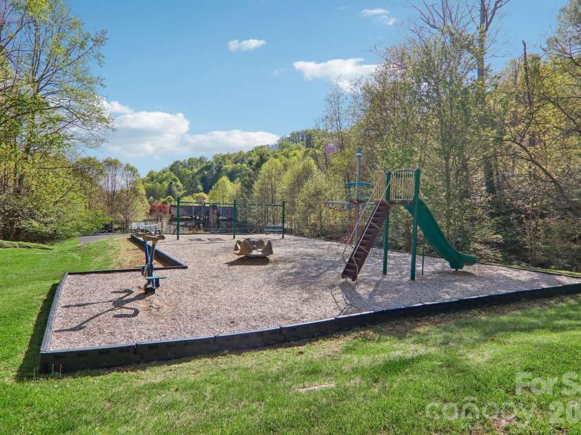 186 Cottage Lane, Mars Hill, NC 28754.  MLS# CAR4374567, YatesRealty ID 15534. 
