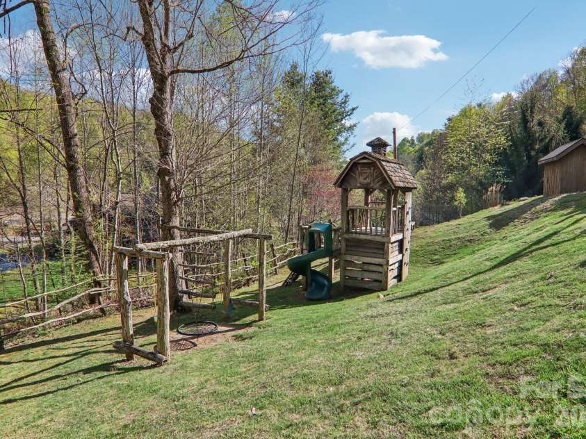 186 Cottage Lane, Mars Hill, NC 28754.  MLS# CAR4374567, YatesRealty ID 15534. 