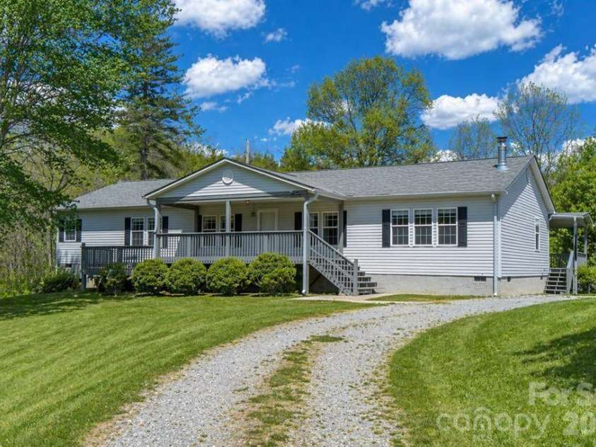 71 Bullfrog Cove Road, Sylva, NC 28779.  MLS# CAR4373788, YatesRealty ID 15535. 