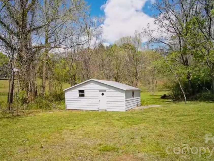 71 Bullfrog Cove Road, Sylva, NC 28779.  MLS# CAR4373788, YatesRealty ID 15535. 