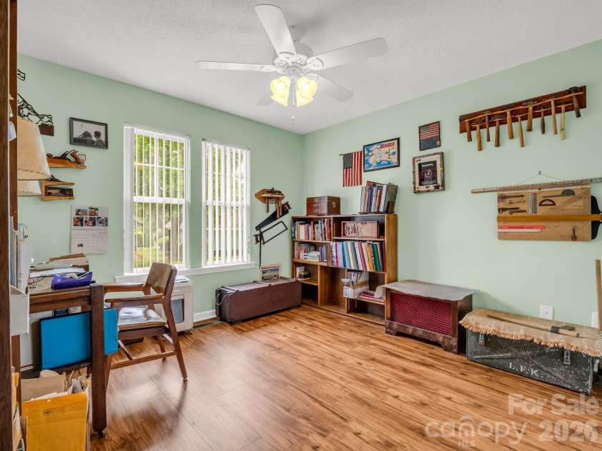 27 Gray Wolf Lane, Hendersonville, NC 28792.  MLS# CAR4285060, YatesRealty ID 15536. 3rd Bedroom