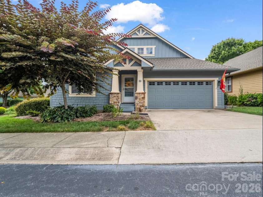 27 Gray Wolf Lane, Hendersonville, NC 28792.  MLS# CAR4285060, YatesRealty ID 15536. 