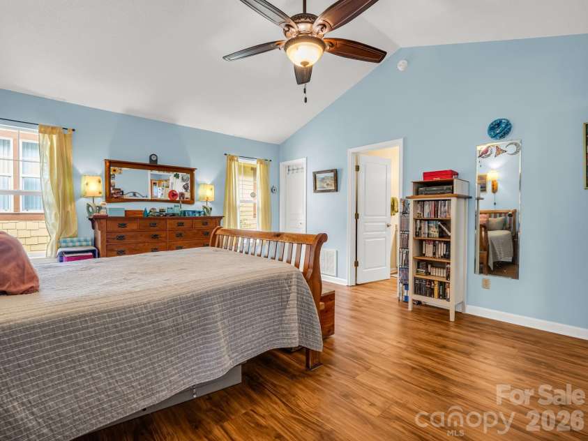 27 Gray Wolf Lane, Hendersonville, NC 28792.  MLS# CAR4285060, YatesRealty ID 15536. 