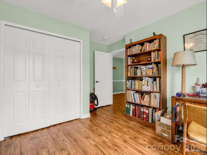 27 Gray Wolf Lane, Hendersonville, NC 28792.  MLS# CAR4285060, YatesRealty ID 15536. 