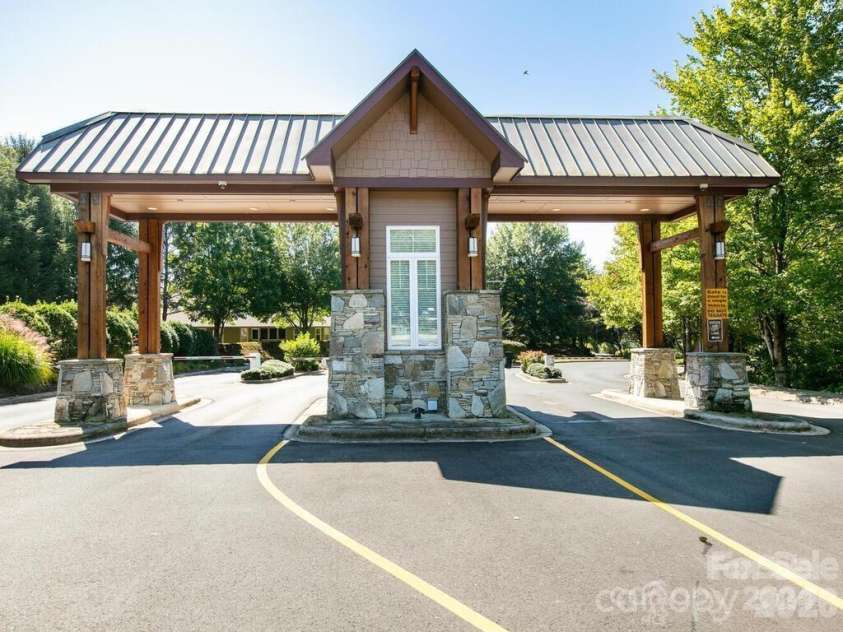 27 Gray Wolf Lane, Hendersonville, NC 28792.  MLS# CAR4285060, YatesRealty ID 15536. Gated Entrance