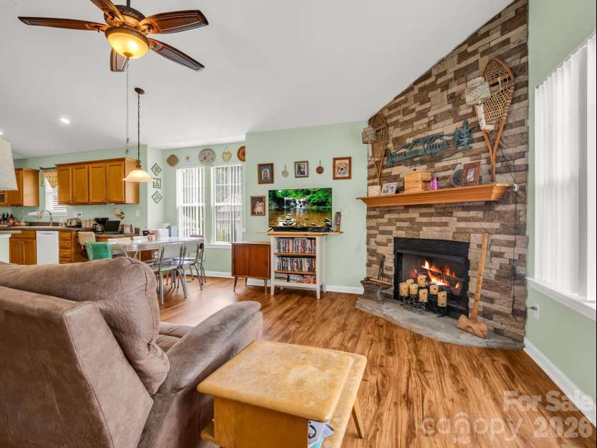27 Gray Wolf Lane, Hendersonville, NC 28792.  MLS# CAR4285060, YatesRealty ID 15536. Living Room