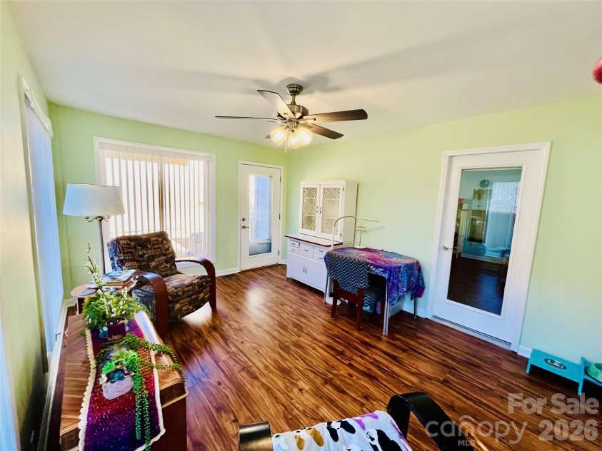 27 Gray Wolf Lane, Hendersonville, NC 28792.  MLS# CAR4285060, YatesRealty ID 15536. Sunroom