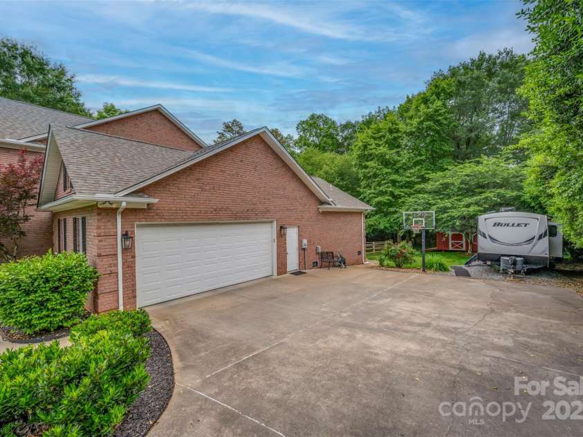 144 Chickasaw Drive, Shelby, NC 28152.  MLS# CAR4258809, YatesRealty ID 15537. 