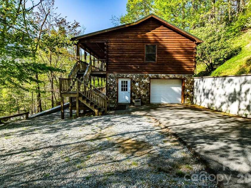 239 Dutch Treat Road, Banner Elk, NC 28504.  MLS# CAR4374544, YatesRealty ID 15539. 