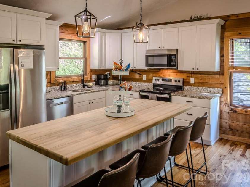 239 Dutch Treat Road, Banner Elk, NC 28504.  MLS# CAR4374544, YatesRealty ID 15539. 