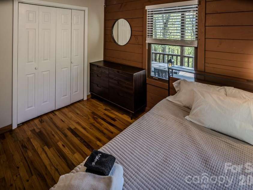 239 Dutch Treat Road, Banner Elk, NC 28504.  MLS# CAR4374544, YatesRealty ID 15539. 