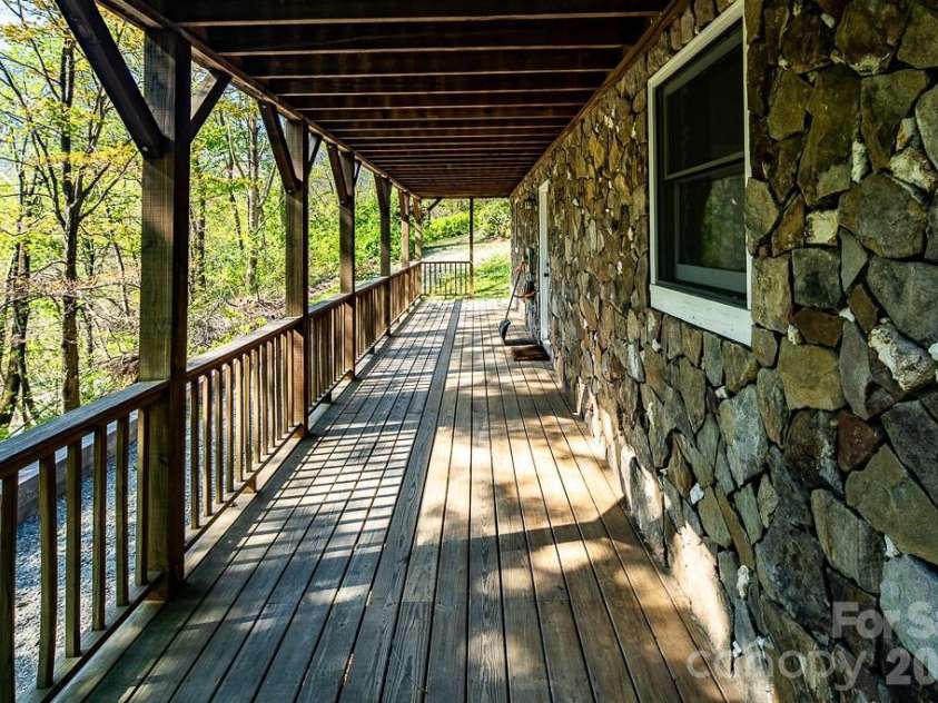 239 Dutch Treat Road, Banner Elk, NC 28504.  MLS# CAR4374544, YatesRealty ID 15539. 
