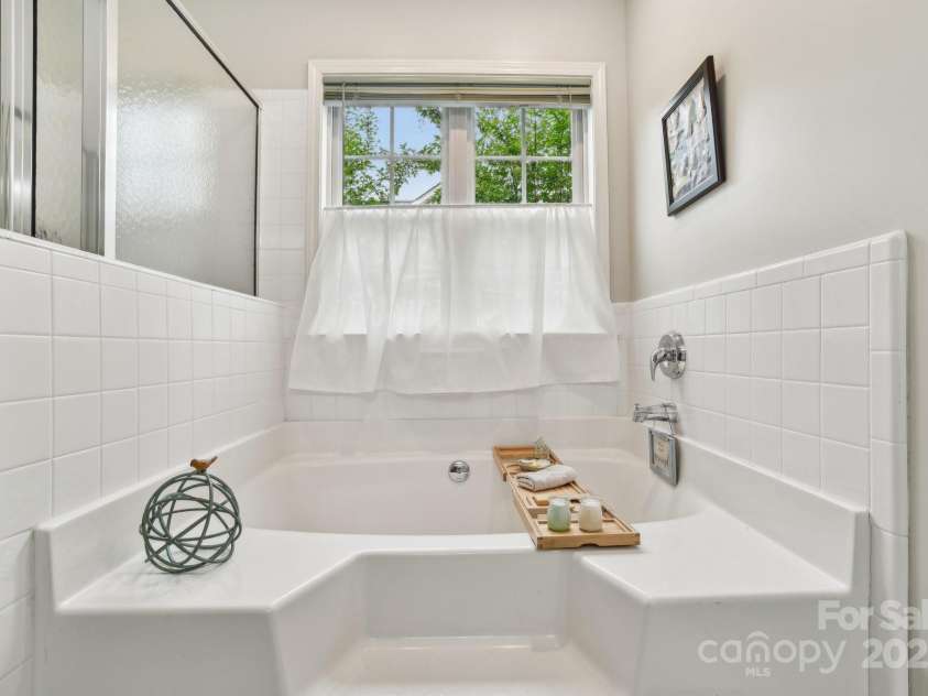 36 Planters Creek Road, Fletcher, NC 28732.  MLS# CAR4257762, YatesRealty ID 15540. Enjoy a soaking garden tub and shower