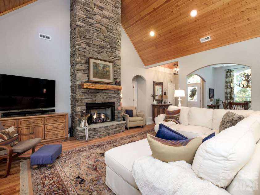 674 Soquili Drive, Brevard, NC 28712.  MLS# CAR4352829, YatesRealty ID 15540. 