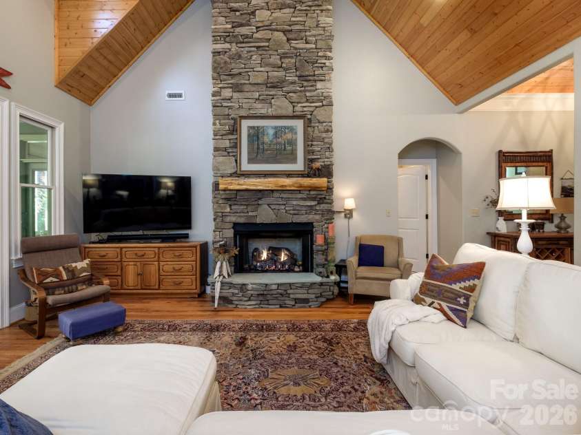 674 Soquili Drive, Brevard, NC 28712.  MLS# CAR4352829, YatesRealty ID 15540. 