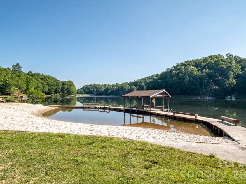 674 Soquili Drive, Brevard, NC 28712.  MLS# CAR4352829, YatesRealty ID 15540. 