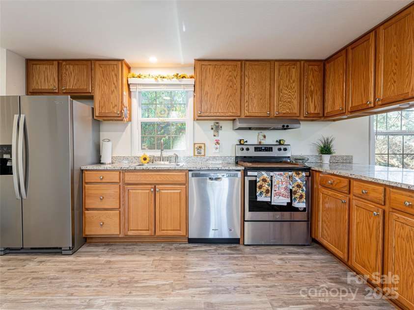 18 Brookside Street, Clyde, NC 28721.  MLS# CAR4238763, YatesRealty ID 15541. 