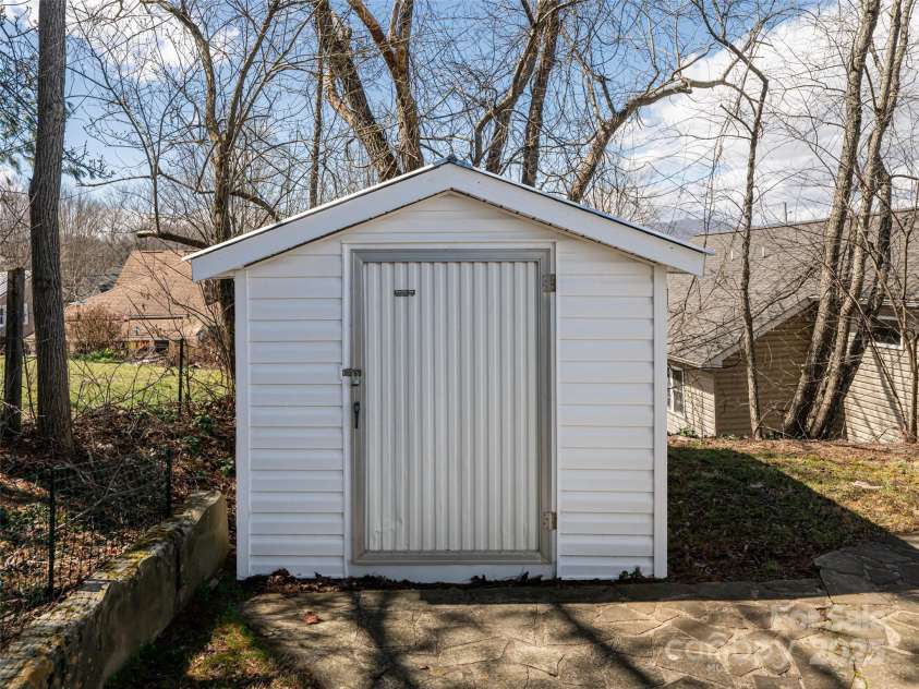 18 Brookside Street, Clyde, NC 28721.  MLS# CAR4238763, YatesRealty ID 15541. 