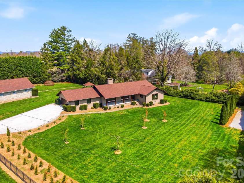 910 Rutledge Annex, Hendersonville, NC 28739.  MLS# CAR4362366, YatesRealty ID 15541. 