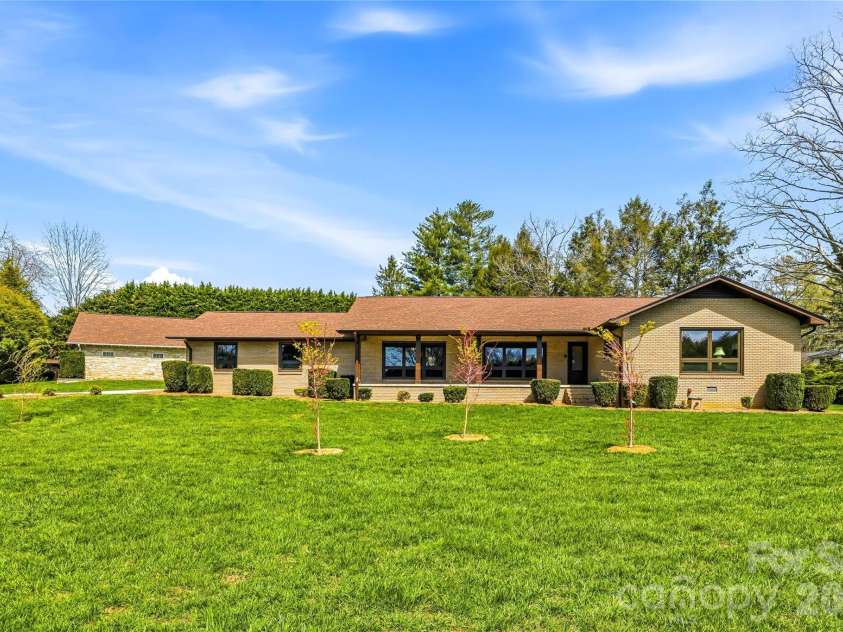 910 Rutledge Annex, Hendersonville, NC 28739.  MLS# CAR4362366, YatesRealty ID 15541. 
