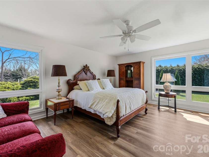 910 Rutledge Annex, Hendersonville, NC 28739.  MLS# CAR4362366, YatesRealty ID 15541. 