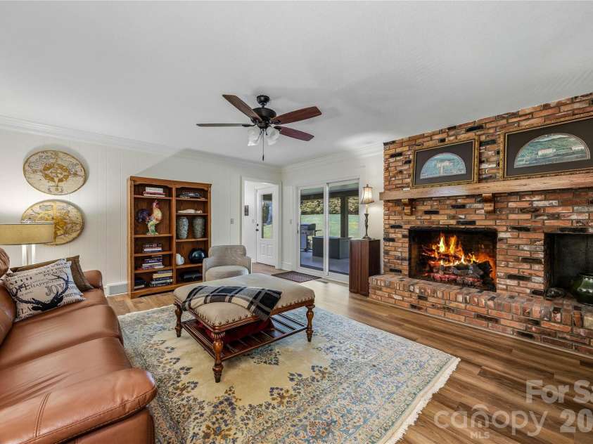 910 Rutledge Annex, Hendersonville, NC 28739.  MLS# CAR4362366, YatesRealty ID 15541. 