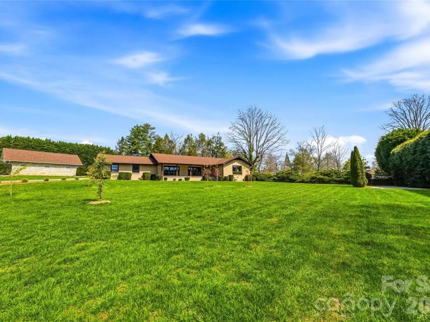 910 Rutledge Annex, Hendersonville, NC 28739.  MLS# CAR4362366, YatesRealty ID 15541. 