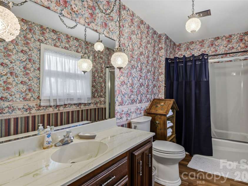 910 Rutledge Annex, Hendersonville, NC 28739.  MLS# CAR4362366, YatesRealty ID 15541. 