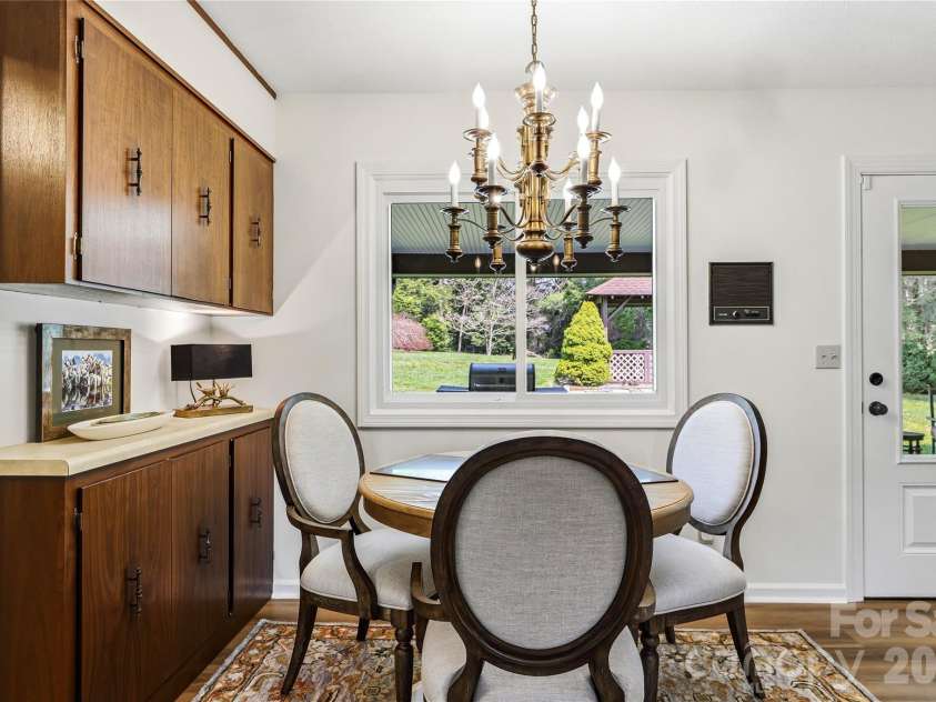910 Rutledge Annex, Hendersonville, NC 28739.  MLS# CAR4362366, YatesRealty ID 15541. 