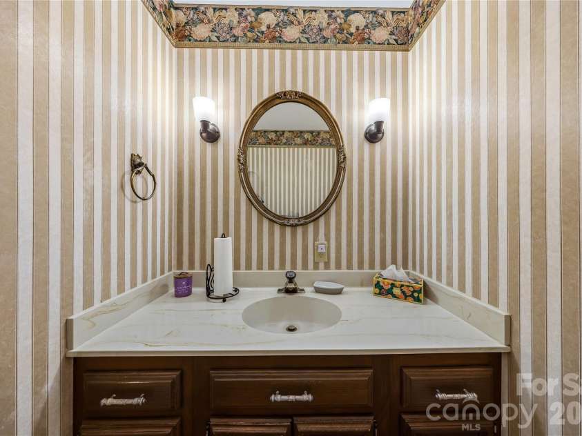 910 Rutledge Annex, Hendersonville, NC 28739.  MLS# CAR4362366, YatesRealty ID 15541. 