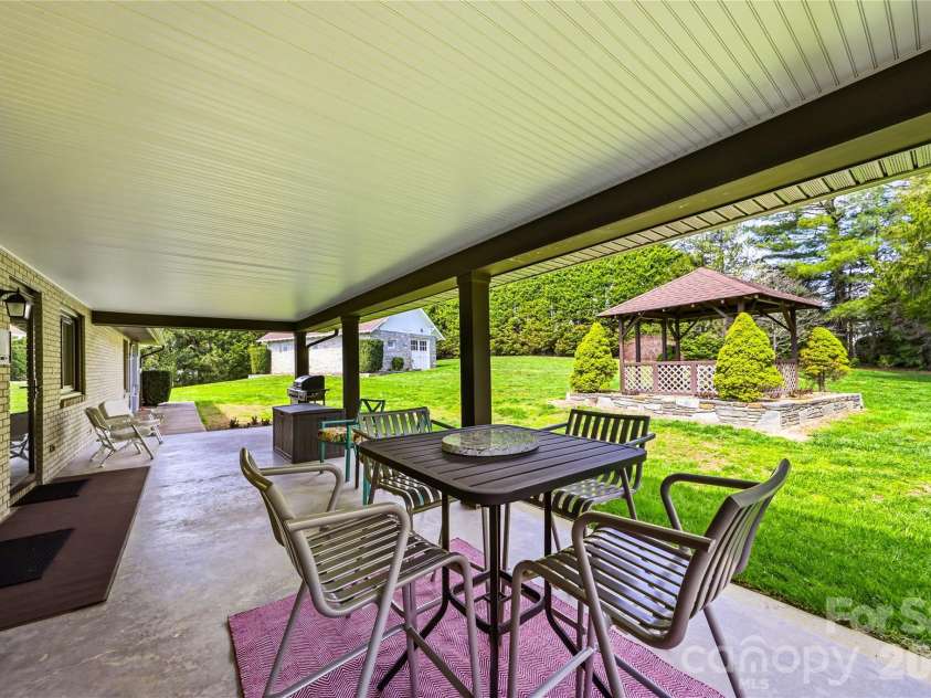 910 Rutledge Annex, Hendersonville, NC 28739.  MLS# CAR4362366, YatesRealty ID 15541. 