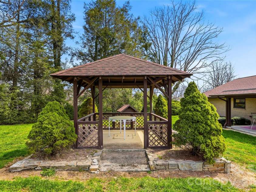 910 Rutledge Annex, Hendersonville, NC 28739.  MLS# CAR4362366, YatesRealty ID 15541. 