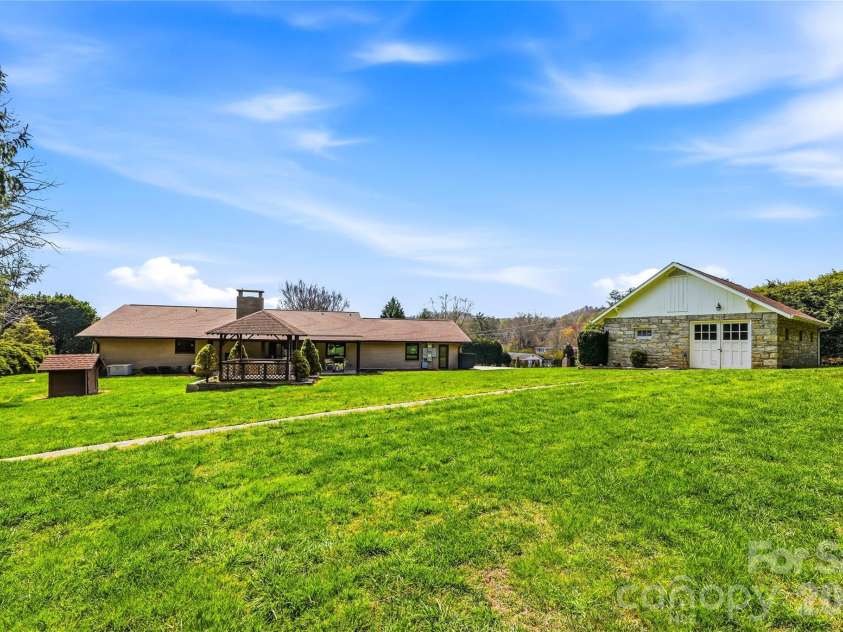 910 Rutledge Annex, Hendersonville, NC 28739.  MLS# CAR4362366, YatesRealty ID 15541. 
