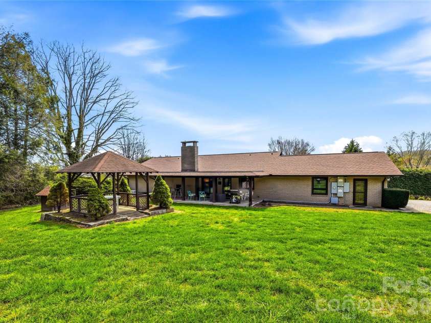 910 Rutledge Annex, Hendersonville, NC 28739.  MLS# CAR4362366, YatesRealty ID 15541. 