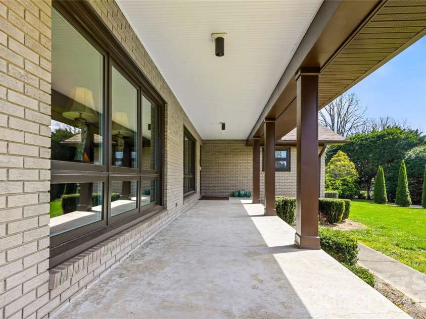 910 Rutledge Annex, Hendersonville, NC 28739.  MLS# CAR4362366, YatesRealty ID 15541. 