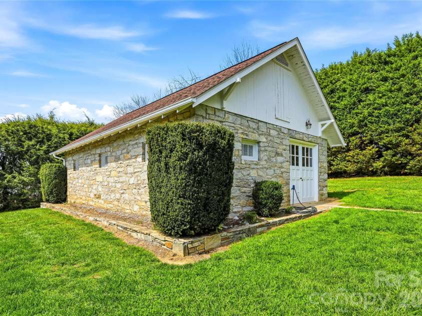 910 Rutledge Annex, Hendersonville, NC 28739.  MLS# CAR4362366, YatesRealty ID 15541. 