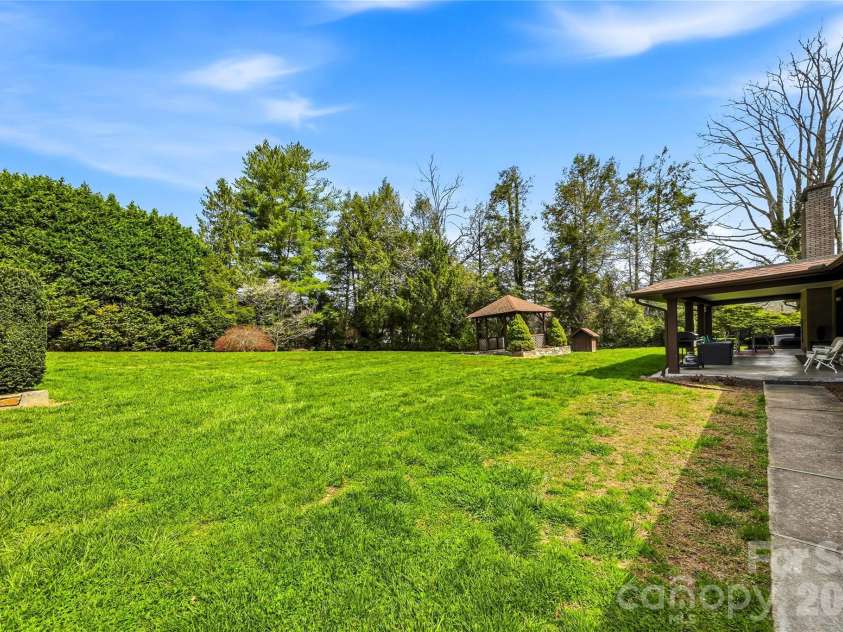 910 Rutledge Annex, Hendersonville, NC 28739.  MLS# CAR4362366, YatesRealty ID 15541. 