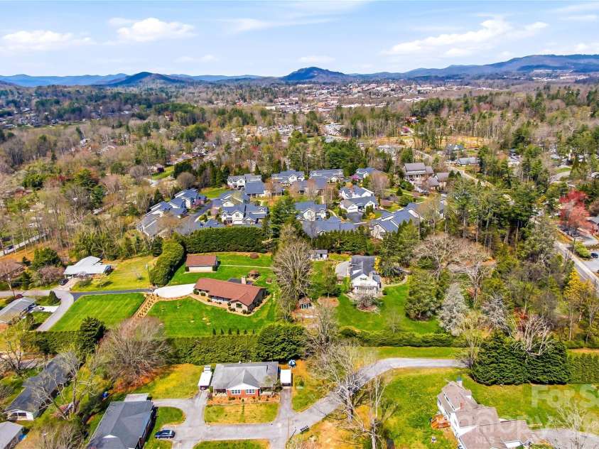 910 Rutledge Annex, Hendersonville, NC 28739.  MLS# CAR4362366, YatesRealty ID 15541. 